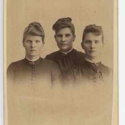 Mitchell family: Jean, Jessie & Agnes Mitchell, pioneer women in Traill County, DT