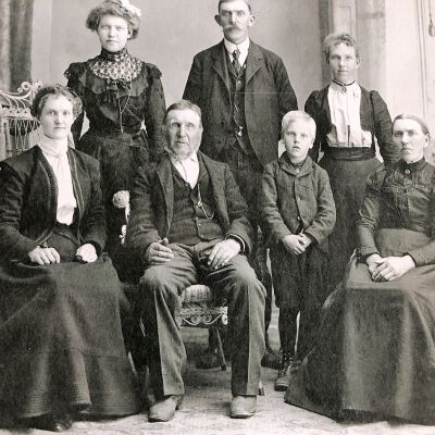 Olson family: Sven and Ingeborg (Torgersdatter) Olson: 1878 Settlers by Hillsboro, Traill County, Dakota Territory
