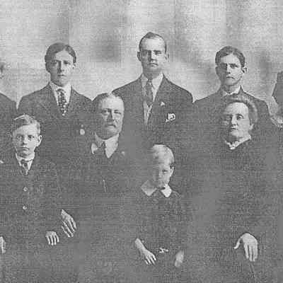 Baglien family: Ole H. and Maren (Swenson-Tovsrud) Baglien, 1878 homesteader-farmers in Eldorado Township, Traill County, Dakota Territory