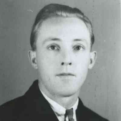 Hagen family: Norman Kenneth Hagen, son of John and Hannah (Larson) Hagen, residents of Hillsboro, Traill County, ND