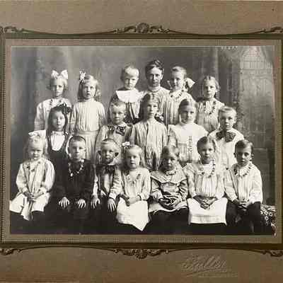 Teacher Anne Rudrud’s 3rd Grade Class - 1907