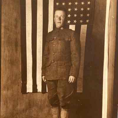Unknown Soldier in front of USA Flag