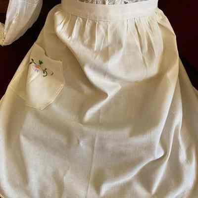 Unbleached Muslin with Escalloped Bottom