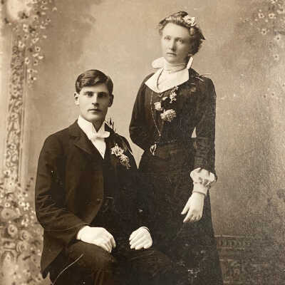 Mr. & Mrs. Henry (Clara Figenskau) Thompson. Clara was a friend of Ostina (Halvorson) Hovet of Hillsboro, ND.