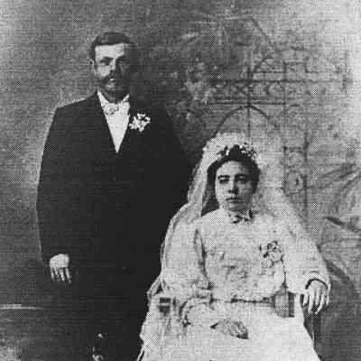 Kneip family: John Peter (JP) Jr. & Margaret (Beitz) Kneip, 1916-1932 farmers in Ervin Township, Traill County, ND