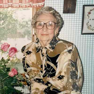 Pearl (Mrs. Earl) Halvorson