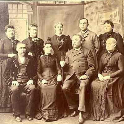 Amos Plummer with possible siblings & mother