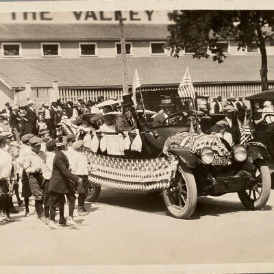 Palmer & Julius Rudrud - National Bank Parade Float