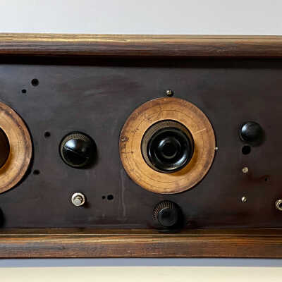 Radio built by Maynard Pease