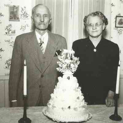 Photo, John and Hannah (Larson) Hagen celebrating their 50th: Photo courtesy Jackie (Ausk) Baumgartner, John and Hannah's great great granddaughter