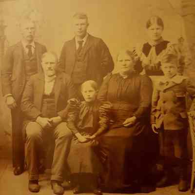 Hovet family: Thor O. and Isabel (Jorgensdr.) Hovet, 1878 Settlers, Stavanger Township, Traill County, DT