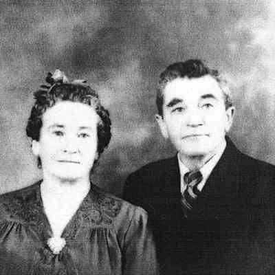 Ackerman family: George Valentine Sr and Nettie (Adams) Ackerman, early settlers near Reynolds, North Dakota