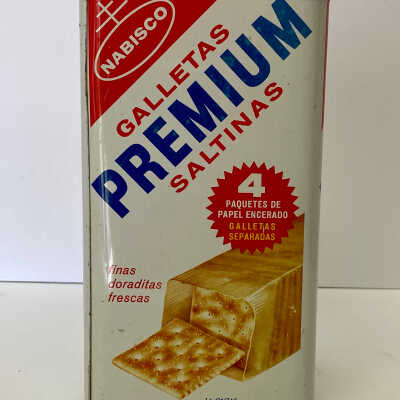 Nabisco Saltine Tin in English and Spanish