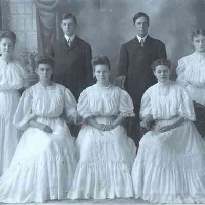Mayville High School 1906 Class list and photo