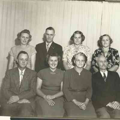 Hagen family photo: back, l-r: (Bernice, Orlen, Lila, & Hazel; front, l-r: Norman, Amy, Hannah and John: Photo courtesy of Jackie (Ausk) Baumgartner, John & Hannah's great great granddaughter
