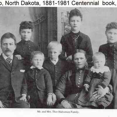 Halvorson family: Thore and Kari (Larsdatter) Halvorson, 1870 pioneers, Bloomfield Township, Traill County, Dakota Territory