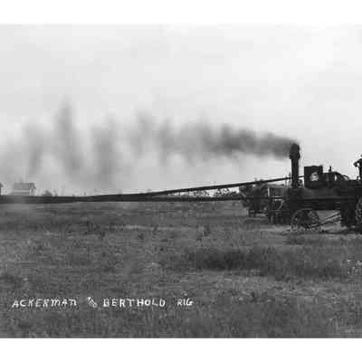 Ackerman & Berthold Threshing rig: Grand Forks photographer captures grain threshing in action.