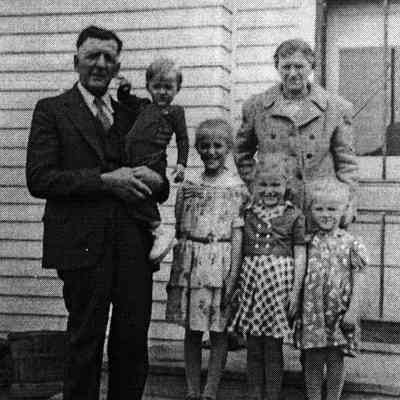 Photo courtesy Jackie Ausk in Ancestry.com Ackerman/Kneip/Fleischer/Hagen Family Tree: Joe and Mary (Schreiner) Beitz with grandchildren (l-r): Eugene, Lorraine, Mary & Dorothy Beitz, children of Lawrence and Loretta (Hemberger) Beitz