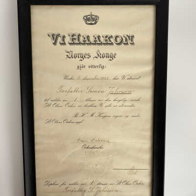 Vi Haakon Norges Konge (Haakon VI, King of Norway): confers Norse Award to author Simon Johnson dated 16 December 1953