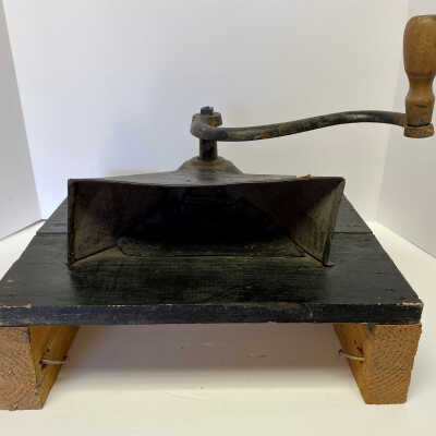 Coffee Grinder to be hung on the wall