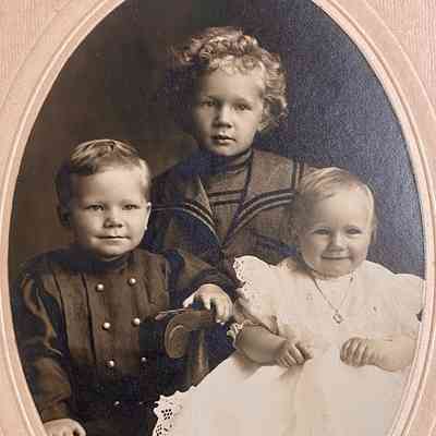 Children of Ostina (Halvorson) and Ole K. Hovet: Kenneth, Ivrin and Thelma: Fuller Studio photograph, Hillsboro, ND