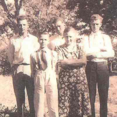 Minnie (Ventz) Koering with sons: Left-to-right: Walter, Robert, Ervin and Herman Koering