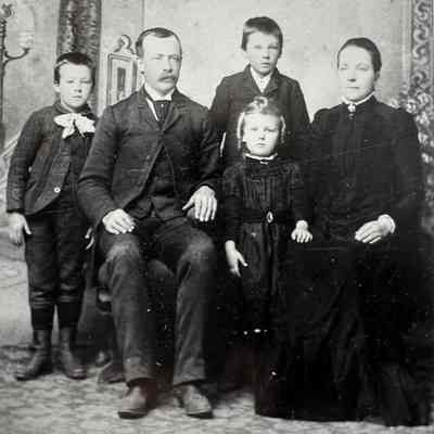 Maring Family: Mons & Marie (Lee) Maring, 1882 settlers of Blanchard Township, Traill County, DT