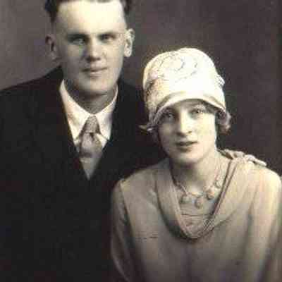 Olson family: Carl W. and Margaret Julia (Kneip) Olson of Ervin Township, Traill County, North Dakota