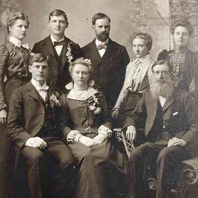 At front: Henry, Clara, and her father, Knut G. Figneskau. At the back (l-r): Sina, Thomas, Jens, Tina, and Martha Figenskau.: A. P. Holand Studio, Grand Forks, ND