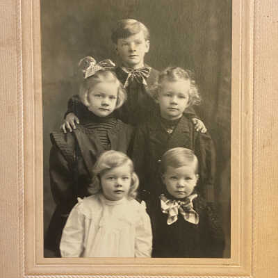 Grandchildren of Ole & Ingabord Halvorson - Mildred, Irvin, Inez, Kenneth & Owen