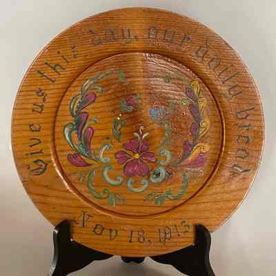 Wooden Plate, with date of 18 November 1915