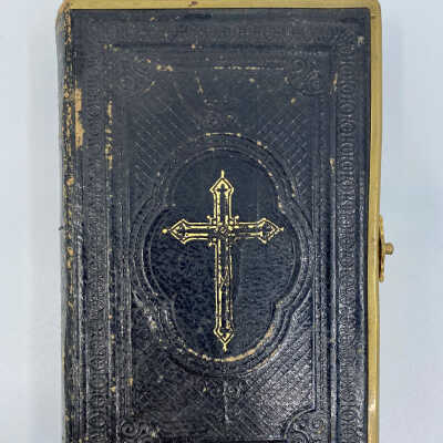 Norwegian Bible with an inscription on the inside cover "Rev. H. J. Hansen, Landa, N.D."