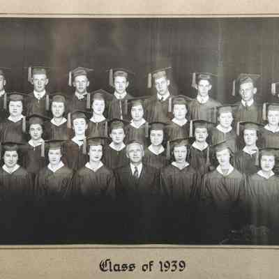 Hatton High School: Class of 1939 graduating students