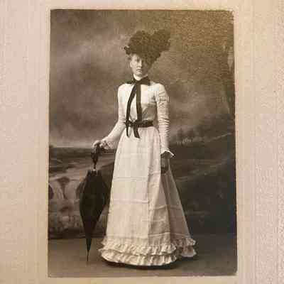 Clara Figenskau, a friend of Ostina (Halvorson) Hovet of Hillsboro, ND: A. P. Holand Studio, Grand Forks, ND