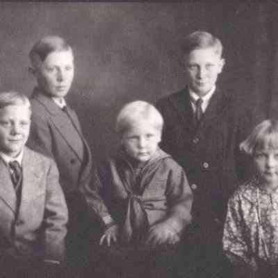 Family photo, Norin and Laura's five children: Millard, Carroll, Lowell, Eleanor, & Merlin: Photo courtesy Fountain McCarthy Family Tree, an Ancestry.com Public Member Tree