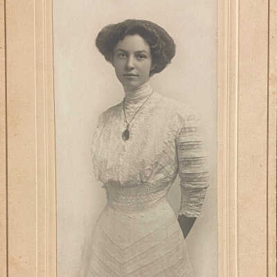 Doris Sarles, taken in 1910