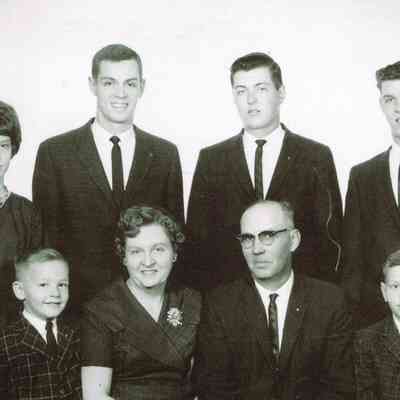 Henn family: Leo and Mary (McCoy) Henn, residents of Kelso in Traill County, North Dakota