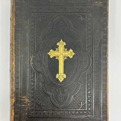 Bibelen eller Den Hellige Skrift (Norwegian: Bible or the Holy Scriptures), a 1891 edition belonging to the Iver N. Strand family