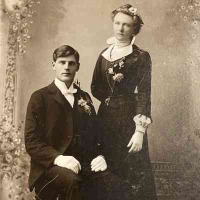 Figenskau family: Clara Figenskau (Mrs Henry Thompson), of Crookston, MN, friend of Ostina (Halvorson) Hovet of Hillsboro, ND