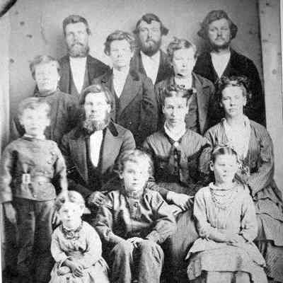Gordon family: Lars H. and Anna Gordon, early settlers in Bingham Township, Traill County, Dakota Territory