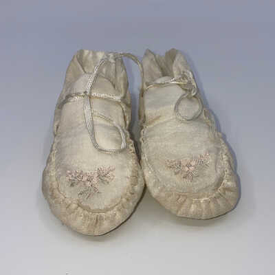 Baby Shoes with Embroidery over Toes