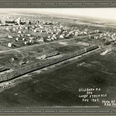 Hillsboro, ND - Large Straw Pile - 1934