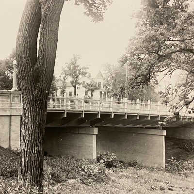 Bridge to Hillsboro's Woodland Park
