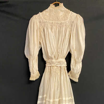 1906 - Wedding Dress of Mrs. John (Anna Bakkum) Kaldor