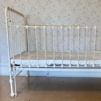 White Steel Crib