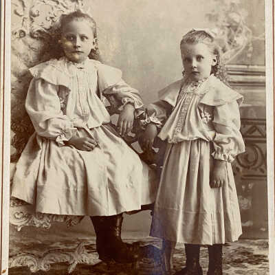 Inga and Nora Dahl