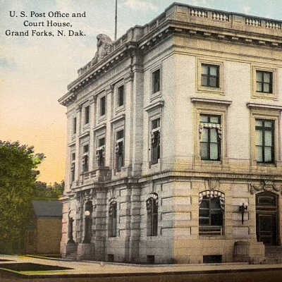 Postcard - Grand Forks Post Office and Courthouse