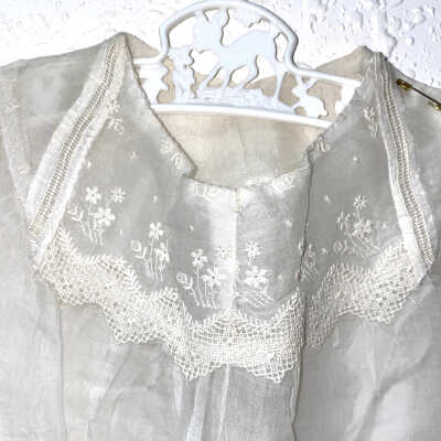 Neckline