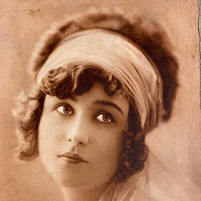 Postcard sent to Vivian Sylte