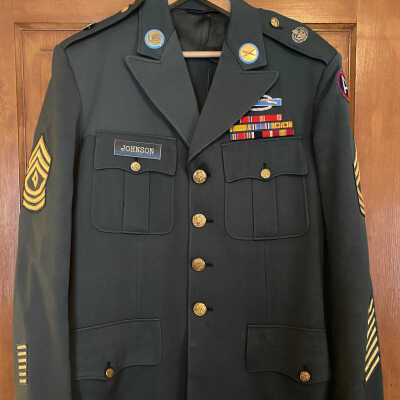 U.S. Army Uniform of Master Sargent Lyle O. Johnson